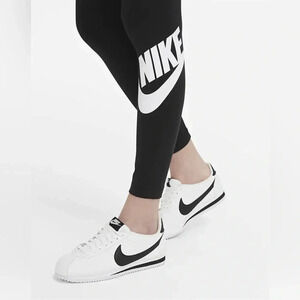 Nike Women’s High Rise Full Length Black Athletic Yoga Walking Leggings Size: 2X